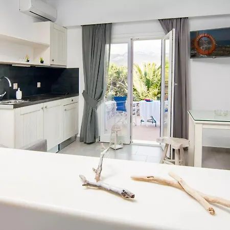 לינה וארוחת בוקר Skopelitis Village 3*