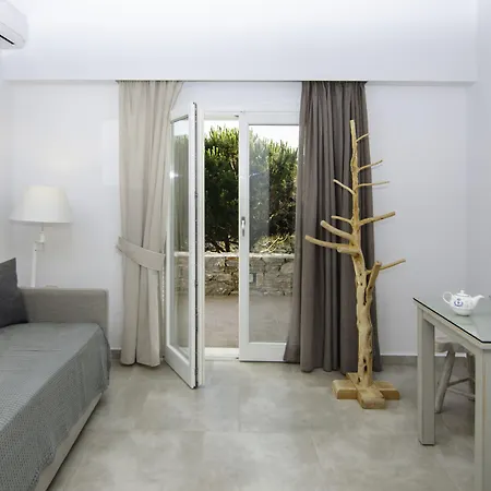 לינה וארוחת בוקר Skopelitis Village 3*