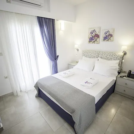 לינה וארוחת בוקר Skopelitis Village קטאפולה